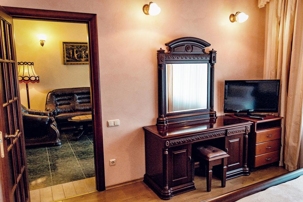 Veles Hotel Фонтанка Экстерьер фото