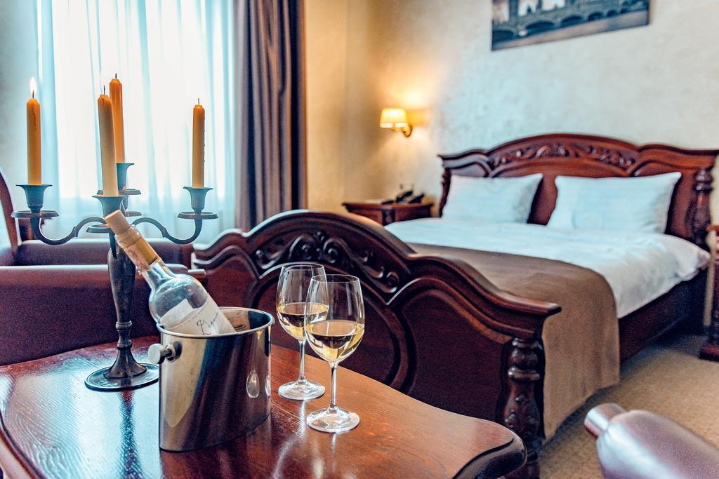 Veles Hotel Фонтанка Экстерьер фото