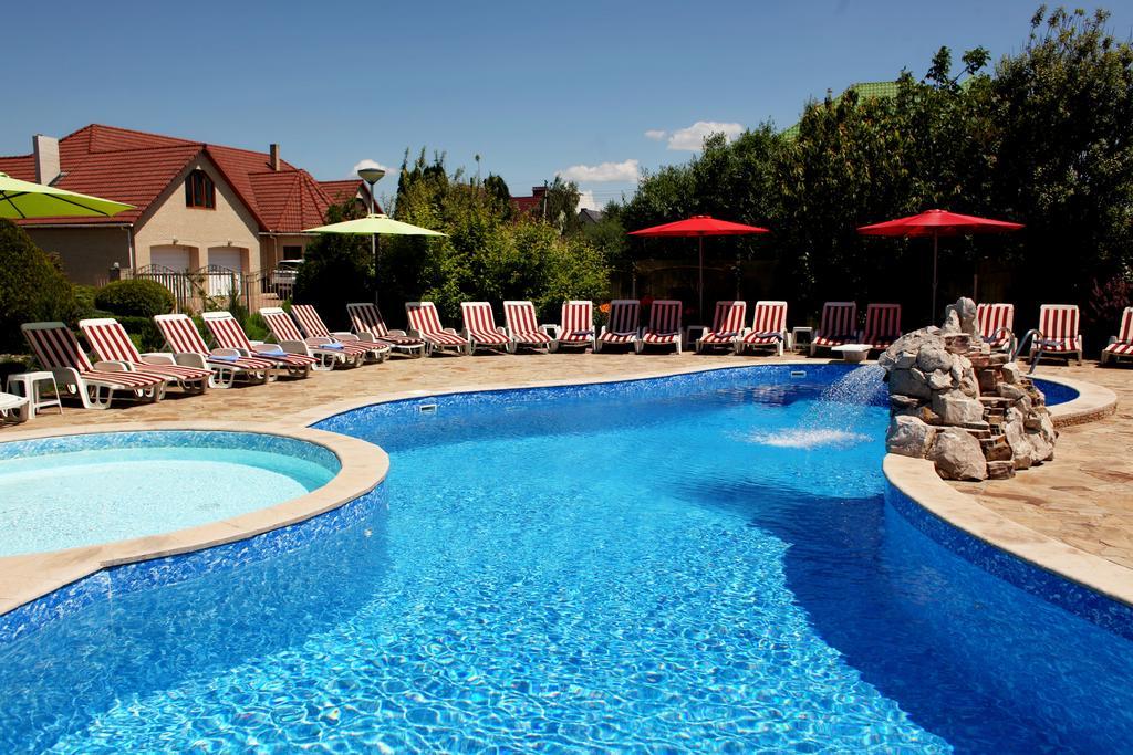 Veles Hotel Фонтанка Экстерьер фото